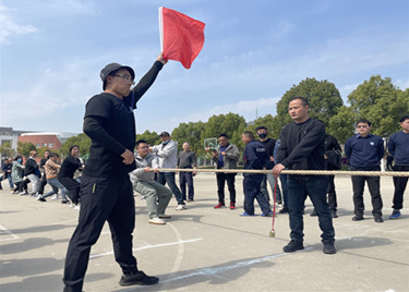 由通识教育部主办的我校教职工拔河比赛圆满落幕