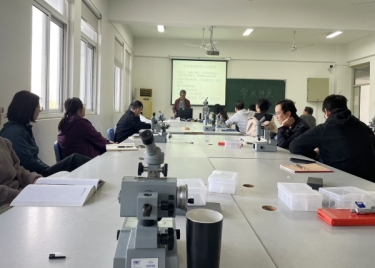 物理教研室李旗教授开展“光电子能谱应用研究”讲座