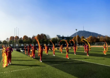 我校首届“新华杯”舞龙大会顺利举办