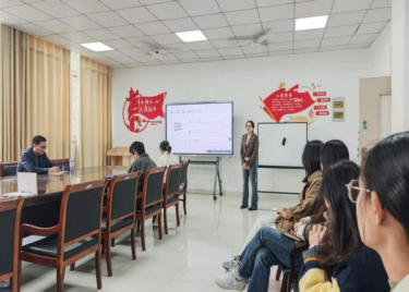 从“站上讲台”到“站稳讲台”——数学教研室教师陈蕾开展新教师专业成长实战分享专题培训